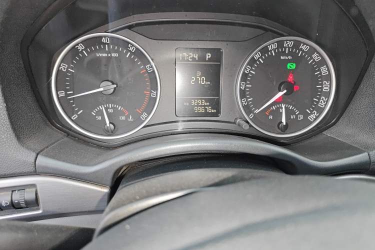 Used Skoda Octavia 2012 1.6L Automatic Yijie Edition Odometer Close Up