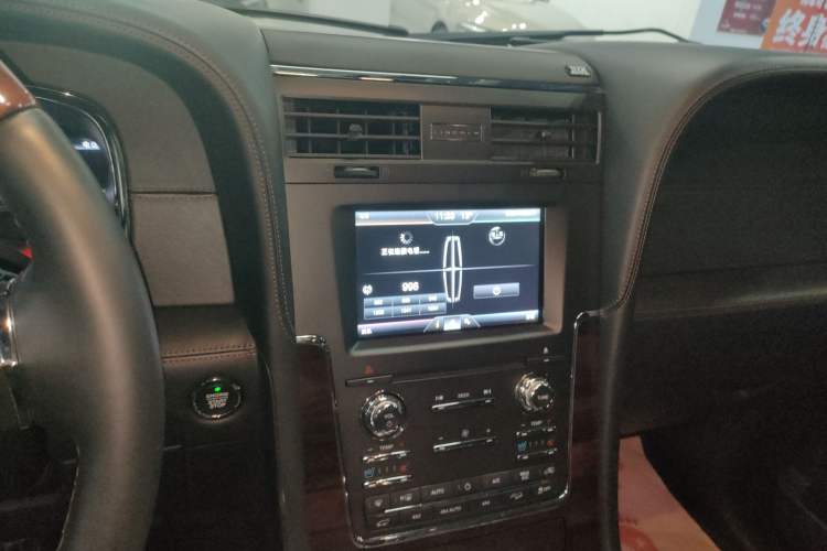 Used Lincoln Navigator 2016 3.5T AWD Audio And AC Panel