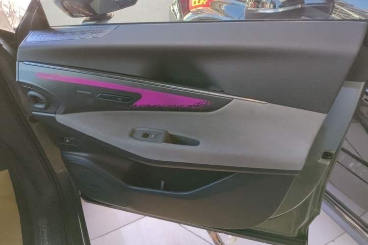 Used Lynk & Co 08 EM-P 2023 220km All-Wheel-Drive Performance Halo
