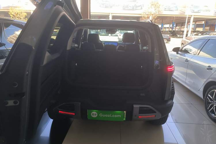 Used Formula Leopard Titanium 3 2025 501 km Range Rear-Wheel Drive Intelligent Driving Max Edition