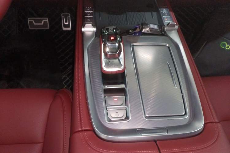 Used Tank 700 New Energy 2024 Hi4-T Extreme Edition Gear Lever