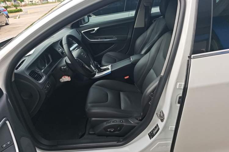 Used Volvo S60 2018 S60L T4 Smart & Ambitious Edition
