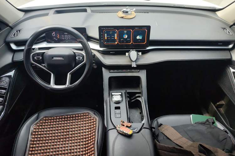 Used Haval H6 2021 3rd Generation 1.5T Automatic Two-Wheel Drive Pro Center Console