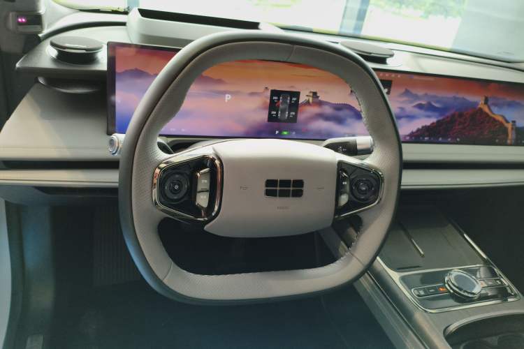 Used Geely Galaxy E8 2025 700 km Long-Range Intelligent Driving Version Steering Wheel
