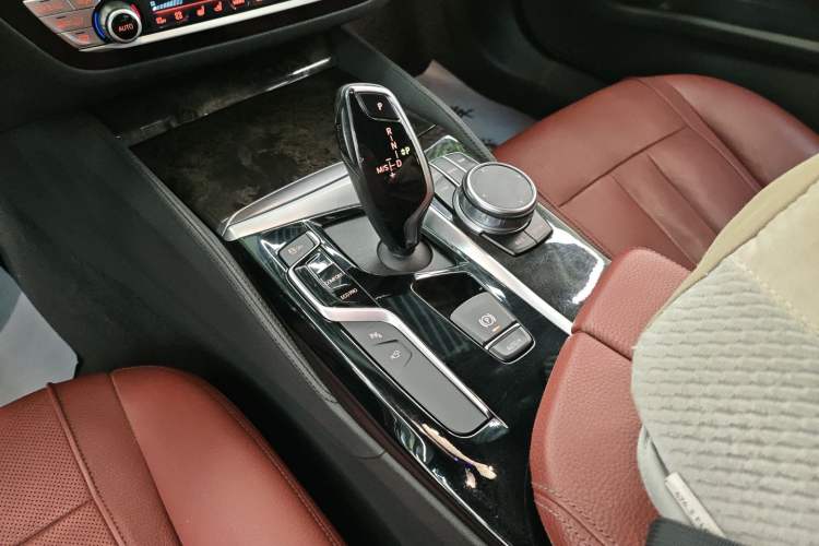 Used BMW 5 Series 2019 530Li Luxury Edition M Sport Package
