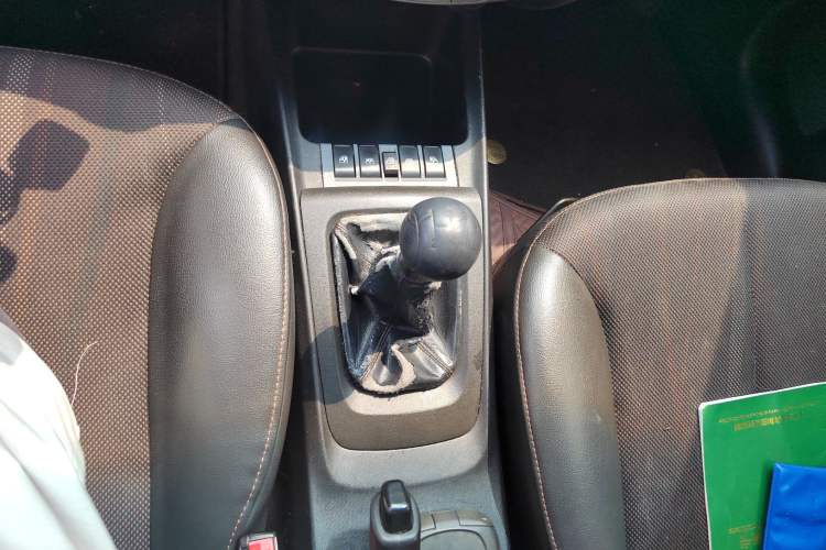 Used Chevrolet Sail 2013 Sedan 1.4L Manual Ideal Happiness Edition Gear Lever