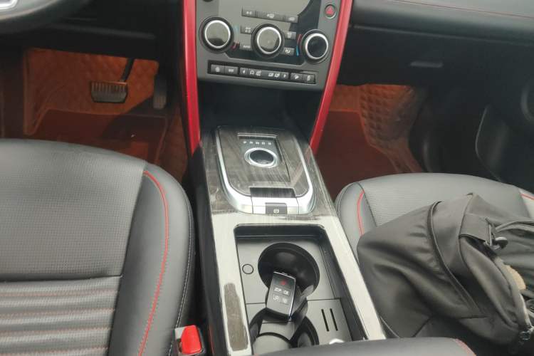 Used Land Rover Discovery Sport 2019 240 PS SE Dynamic Version China VI Standard Gear Lever