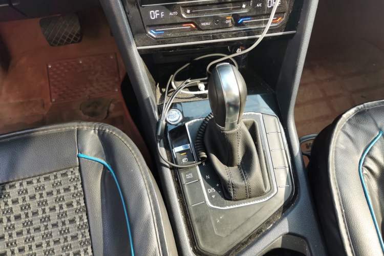 Used Volkswagen Tharu 2023 300TSI Two-Wheel-Drive Moonlight Edition Gear Lever