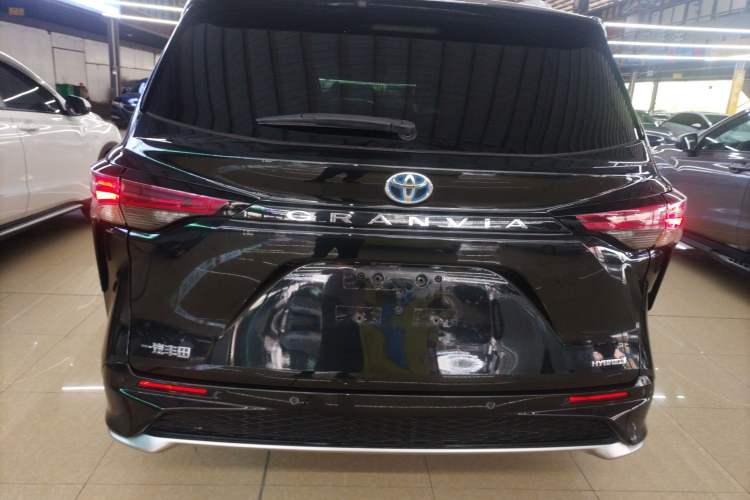 Used Toyota Granvia 2022 2.5L Hybrid Premium Edition Rear