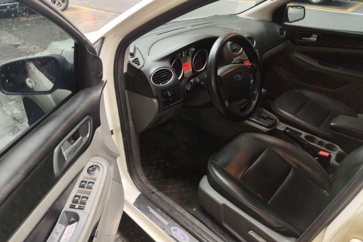 Used Ford Focus 2013 Hatchback Classic 1.8L Automatic Base Model
