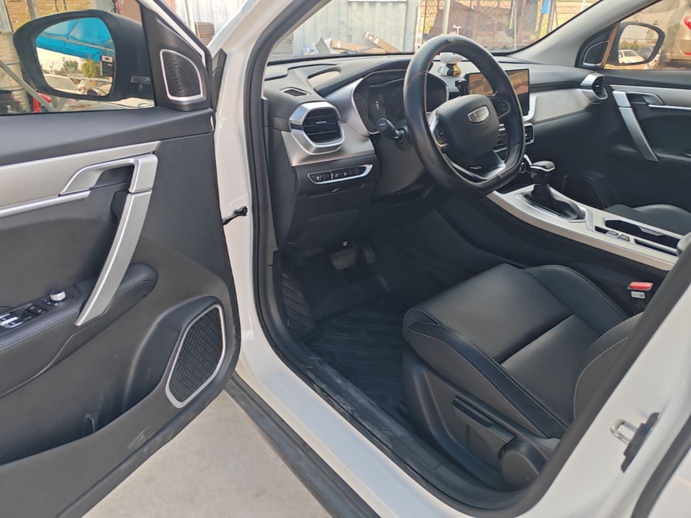 Geely Auto Coolray 2025 1.5L CVT Super Edition — снимка 18