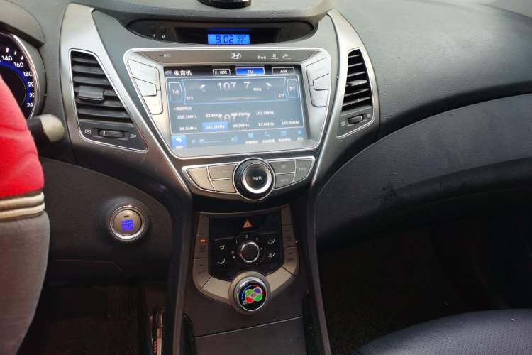 Used Hyundai Elantra (5th Generation / Langdong) 2012 1.6L Manual Leading Model Audio And AC Panel
