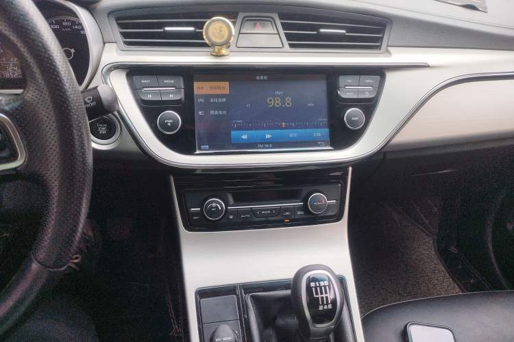 Used Geely Auto Emgrand GL 2017 1.3T Manual Elite Model Audio And AC Panel