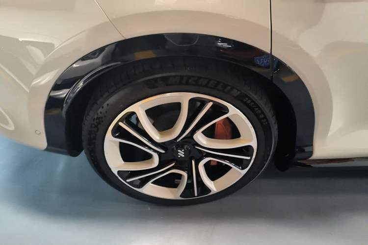 Used IM LS7 2023 100kWh Lux All-Wheel-Drive Version
