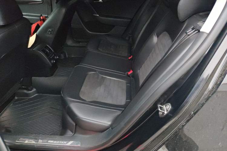 Used Volkswagen Magotan 2013 2.0 TSI Prestige Model Left Rear Seat