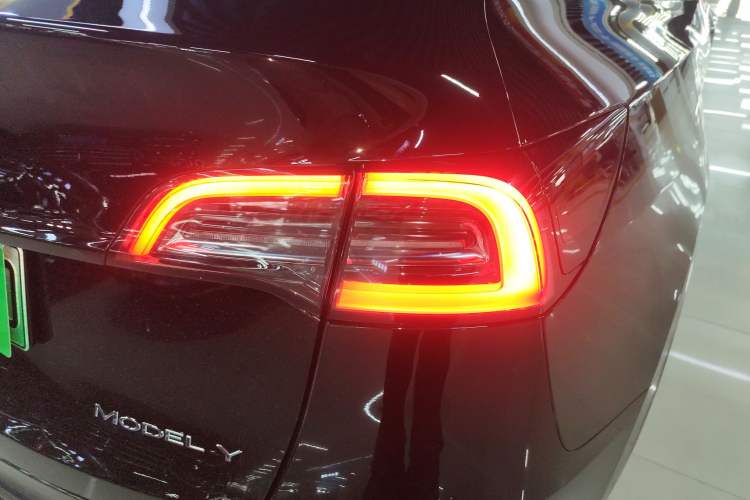 Used Tesla Model Y 2023 Long-Range All-Wheel-Drive Version
