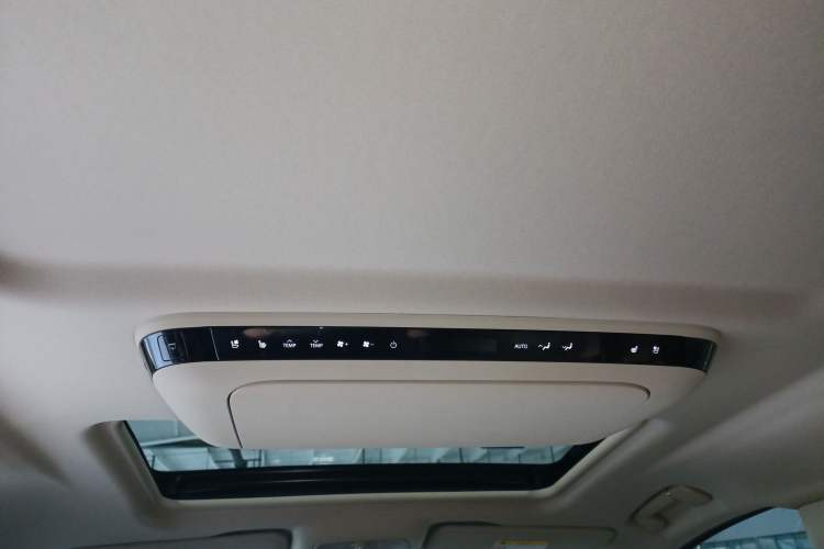 Used Buick GL8 New Energy 2025 Lu Shang Luxury Edition 7-Seater