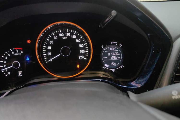 Used Honda Vezel 2017 1.8L CVT Front-Wheel Drive Pioneer Edition Odometer Close Up