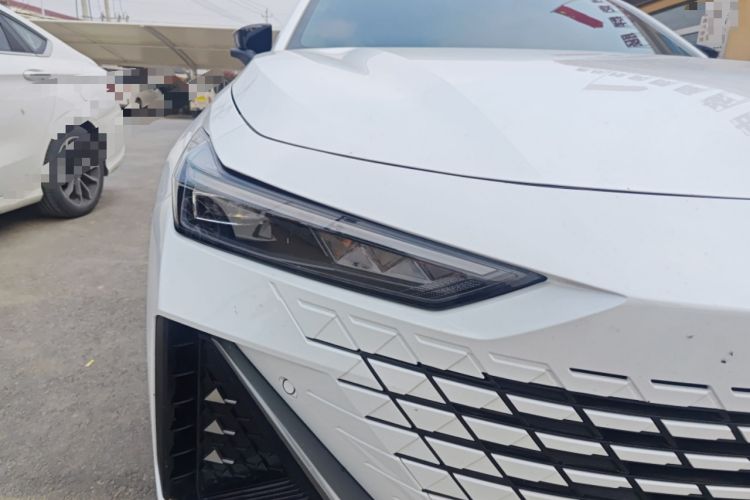 Used Changan UNI-V 2022 1.5T Prestige Version