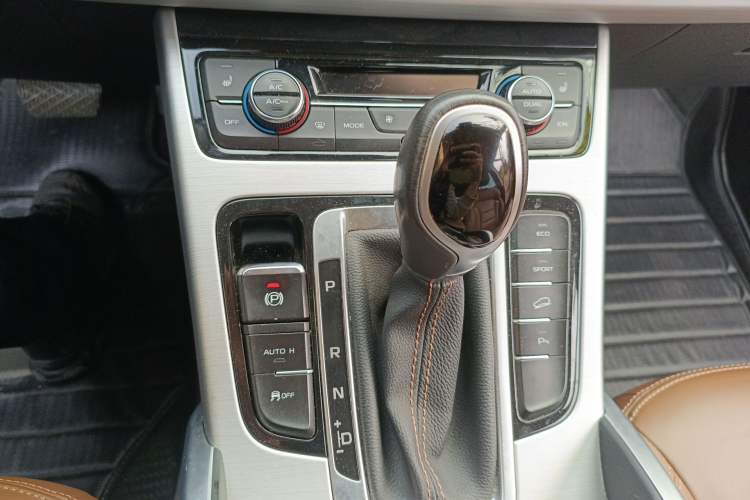 Used Geely Auto Emgrand X7 Sport 2016 1.8TD Automatic ZhiZun Version Gear Lever