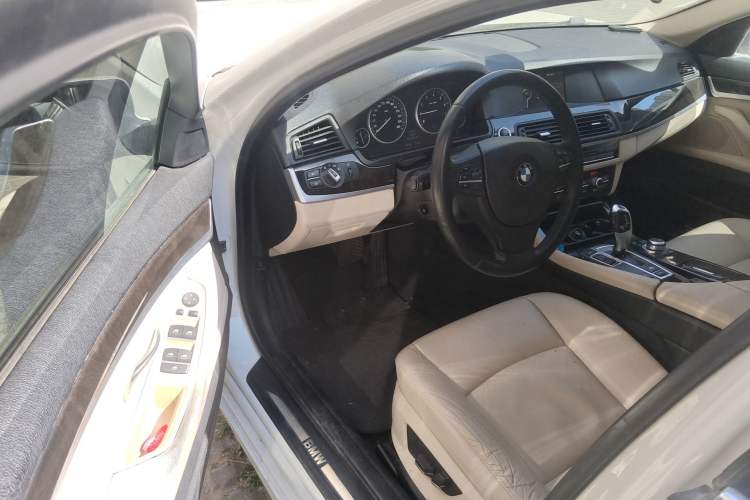 Used BMW 5 Series 2013 525Li Leading Model
