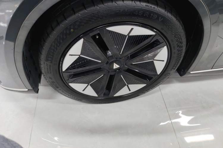 Used Deepal SL03 2024 610Max Pure Electric Version Left Front Wheel Hub