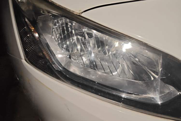 Used Chevrolet Cruze 2015 1.5L Classic SL MT Right Front Headlight