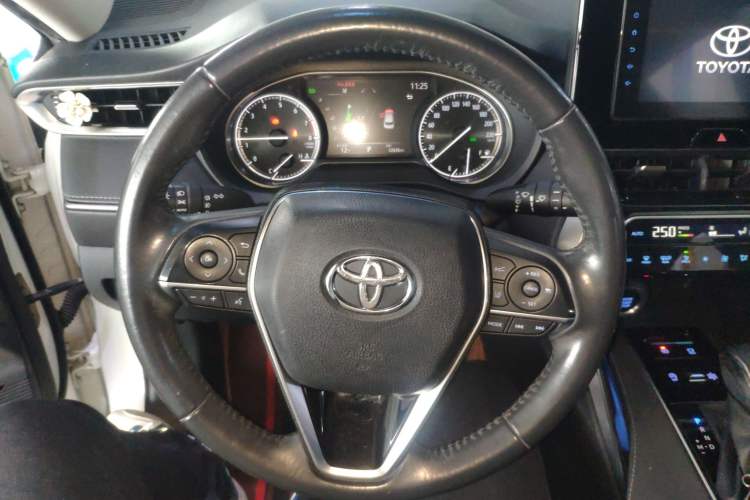 Used Toyota Harrier 2022 2.0L CVT Two-Wheel Drive Deluxe Edition