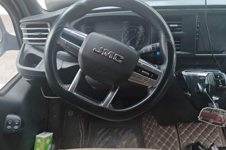 Used JMC Fushun 2025 2.0T 8AT Diesel Short-Wheelbase Garage-Version Commercial Multi-Purpose Passenger Vehicle with 5/6 Seats