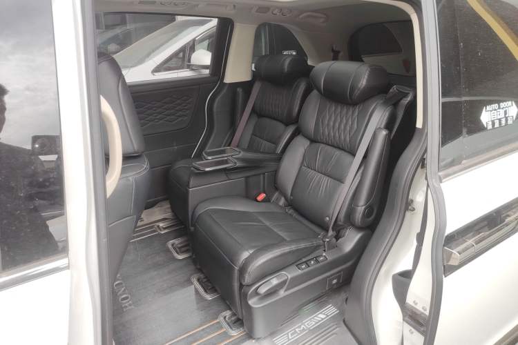 Used Honda Elysion 2022 2.0L eHEV Luxury First Edition Left Rear Seat