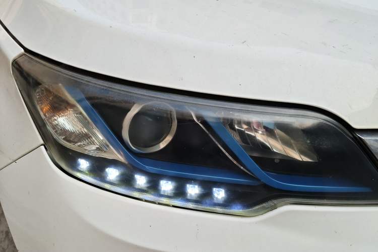 Used Soueast DX3 2018 EV Flagship Model Right Front Headlight