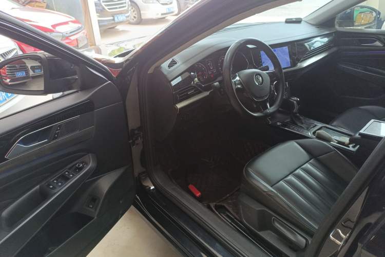 Used Volkswagen Passat 2019 280TSI Business Edition China VI Driver Seat