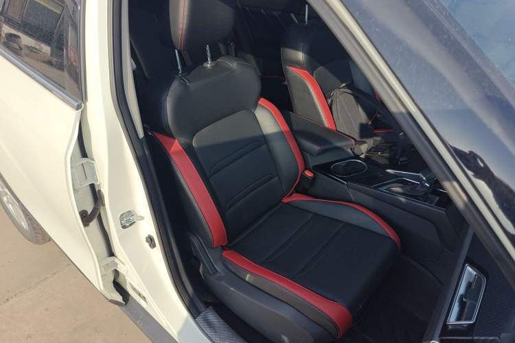 Used Venucia T60 2020 1.6L CVT Smart Drive Version China VI Standard Right Front Seat