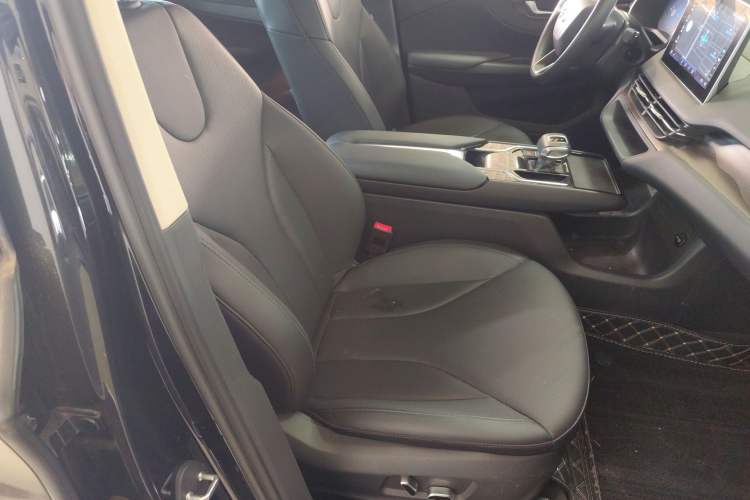 Used Hongqi E-QM5 2022 431 km Charge & Enjoy Edition Right Front Seat