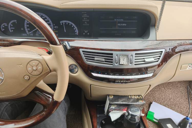 Used Mercedes-Benz S-Class 2012 S 400 L HYBRID Grand Edition Audio And AC Panel