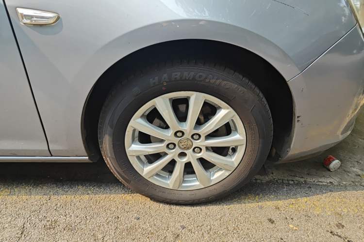 Used Buick GT 2012 GT 1.6L Automatic Comfort Edition Right Front Wheel Hub