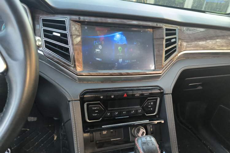 Used Zotye Domy X7 2017 1.8T Manual Luxury Model
