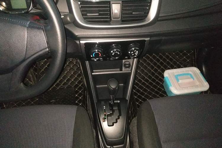 Used Toyota YARiS L Zhi Xiang 2020 1.5L CVT Leading Edition Gear Lever