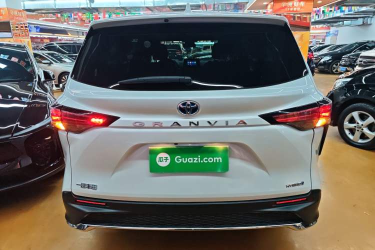 Used Toyota Granvia 2023 2.5L Hybrid Comfort Edition
