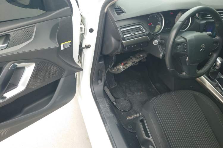 Used Peugeot 408 2015 1.2T Automatic Luxury Edition Driver Seat