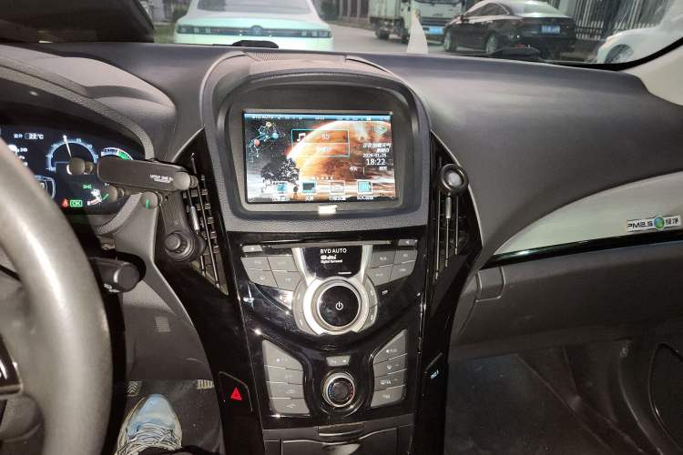 Used BYD Qin New Energy 2015 1.5T Dual-Crown Flagship Plus Edition
