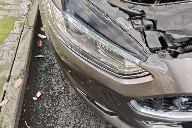 Used Ford Mondeo 2013 2.0L GTDi 200 Luxury Model Right Front Headlight