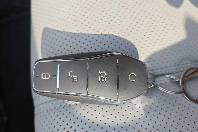 Used BYD Destroyer 05 2024 HONOR Edition DM-i 55KM Luxury Model Vehicle Key