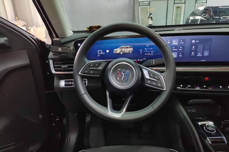 Used Buick Envision 2025 Encore Plus 28T Two-Wheel-Drive Platinum Edition