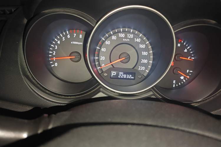 Used Kia Forte 2014 1.6L AT GL Odometer Close Up