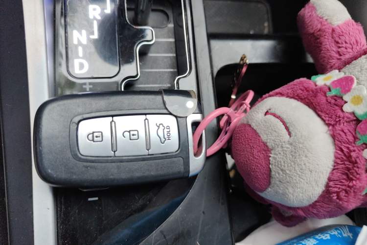 Used Hyundai Sonata 2014 2.4L Automatic Luxury Version China V Standard Vehicle Key