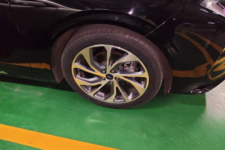 Used Ford Mondeo 2022 EcoBoost 245 Ultimate Model Right Front Wheel Hub