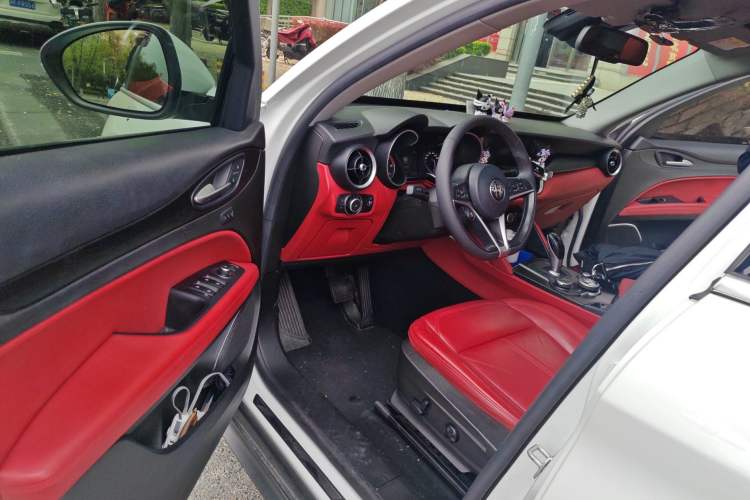 Used Alfa Romeo Stelvio 2017 2.0T 200HP Luxury Edition
