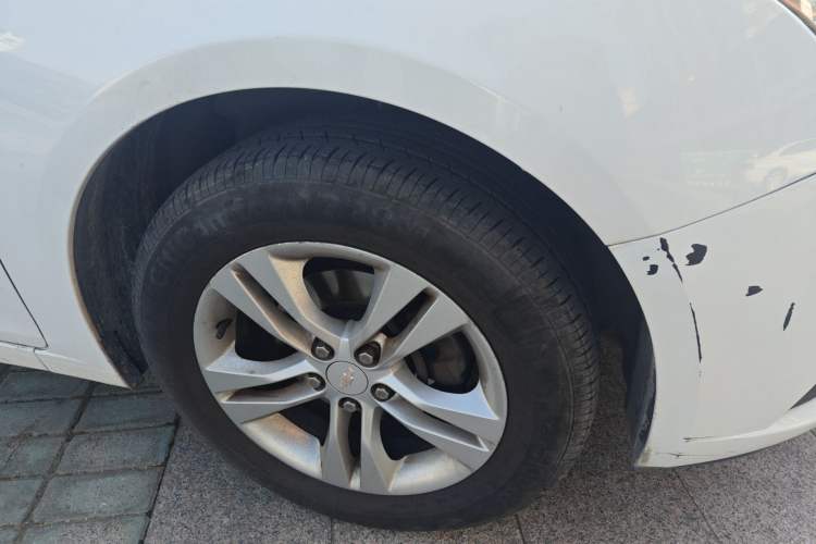 Used Chevrolet Cruze 2015 Hatchback 1.6L Automatic Comfort Edition Right Front Wheel Hub