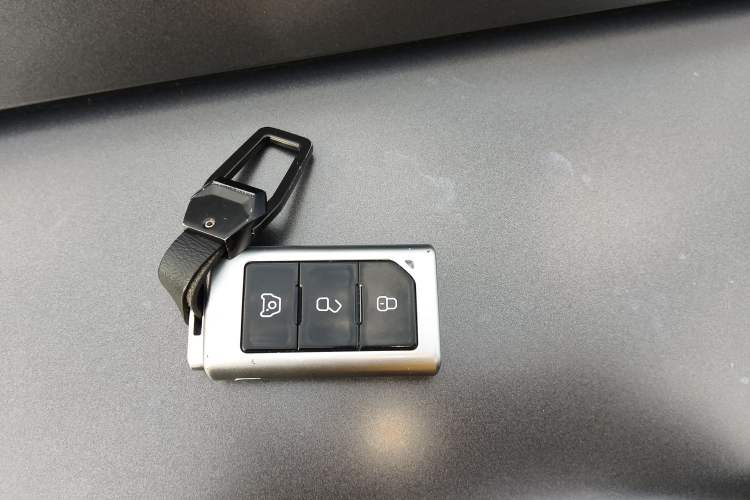 Used 212 T01 2024 2.0T Explorer
